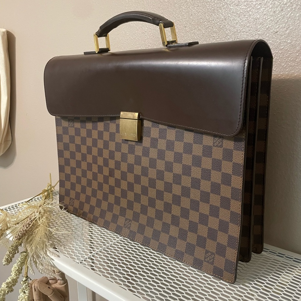 2004 Louis Vuitton brief case bag, authentication papers, big enough for laptop.